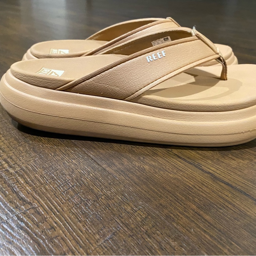 Reef Cushion Bondi- Tan Sandals - Picture 2 of 5